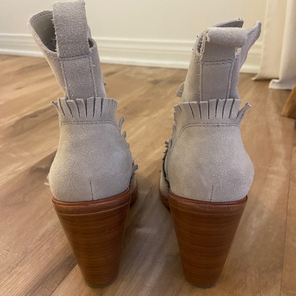 $398 JOIE Tan Brown Suede Block Heel Booties With Fringe Size 38 8 - Picture 3 of 6